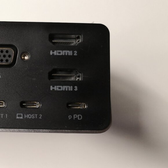 UtechSmart 19 in 1 Quadruple Display Laptop USB C Docking Station - Picture 6 of 15